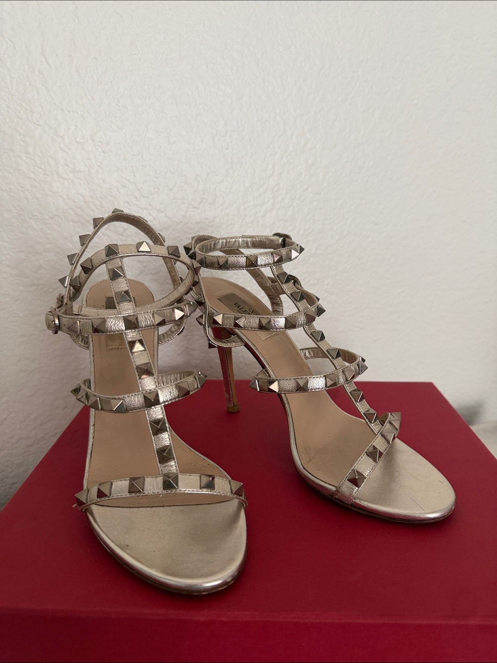 Authentic Valentino Garavani Metallic Gold Rockstud Strappy Stiletto Size 371/2